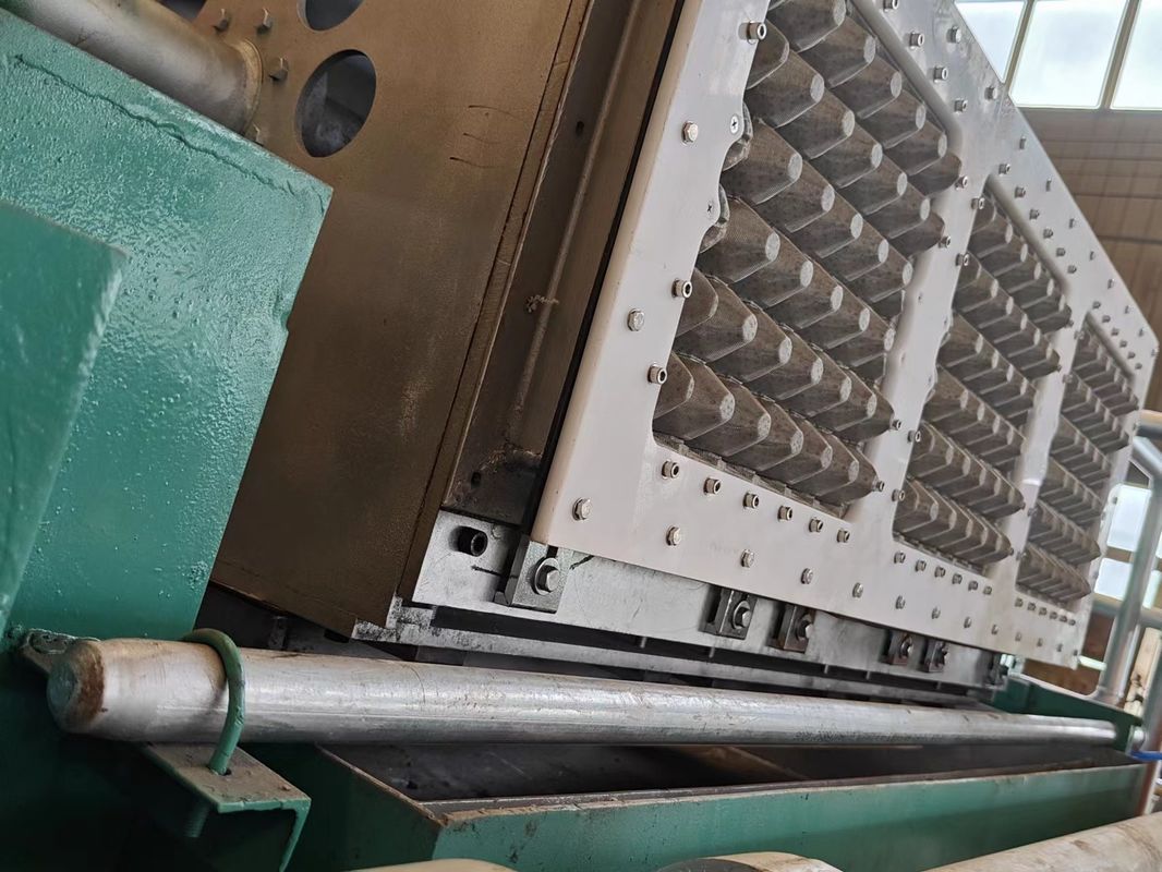 Máquina de fabricação de bandejas de ovos de papel Rotativa Linha de produção de moldes 3 por 4 Compacta e fácil de operar Produzindo 2000 bandejas de ovos por hora