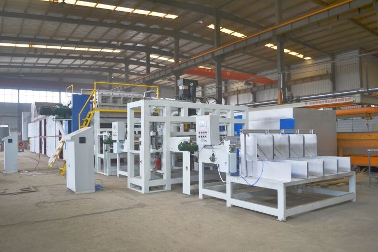 Máquina de fabricação automática de bandejas de ovos controlada por PLC 5000-6000pcs/hora Linha de produção de moldagem de pasta de papel reciclado
